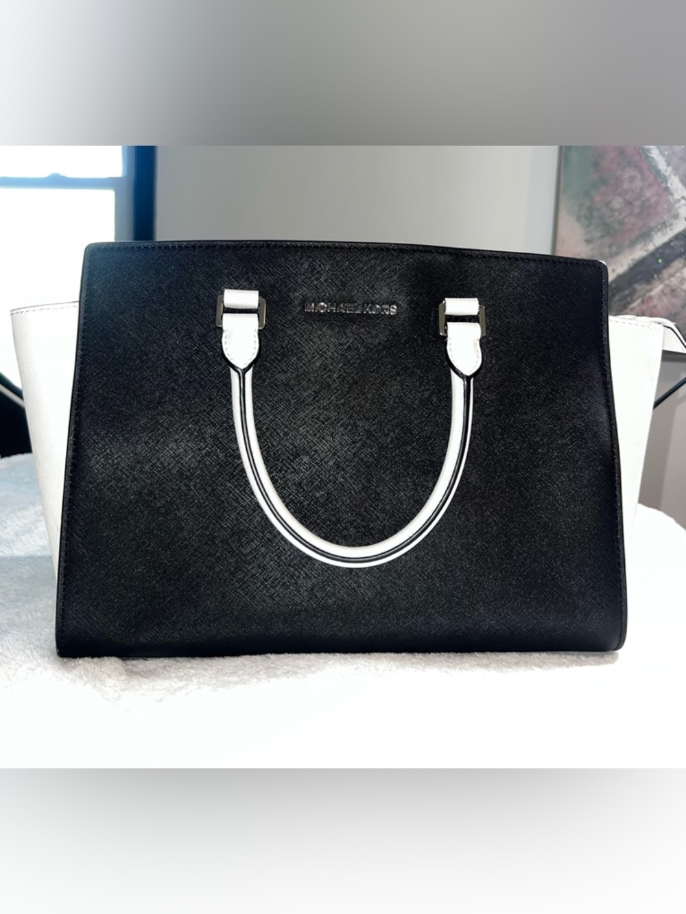 Michael Kors Black & White Saffiano Leather Satchel missing strap